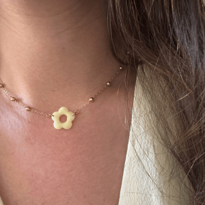 collier fleur jaune citron